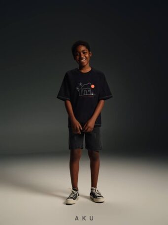 عکس دوم تیشرت طرح island mood پسرانه مشکی