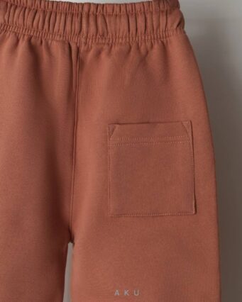 نمای پشت شلوار جاگر بگ دورس سه نخ AKU